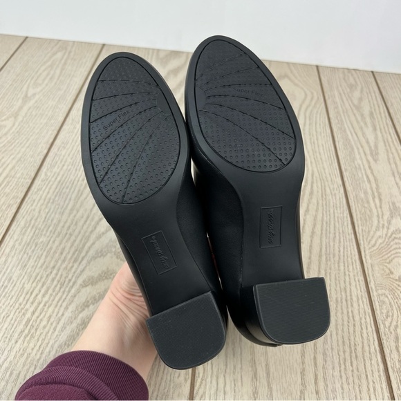 Easy Street Proper Women's High Heels 7.5W Black Faux Leather $60 - Picture 9 of 9